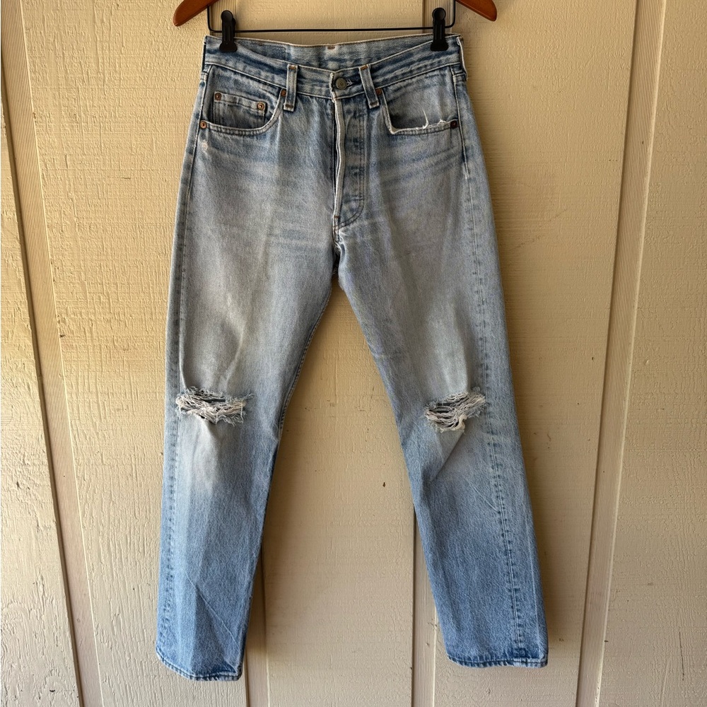 SOLD ON DEPOP Vintage Levi’s 501 jeans Tag 30 Fit 25/26 Faded